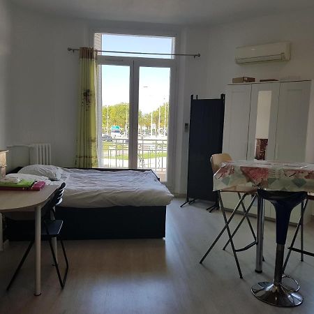 Studio With Sea View For 2 People Тулон Екстер'єр фото