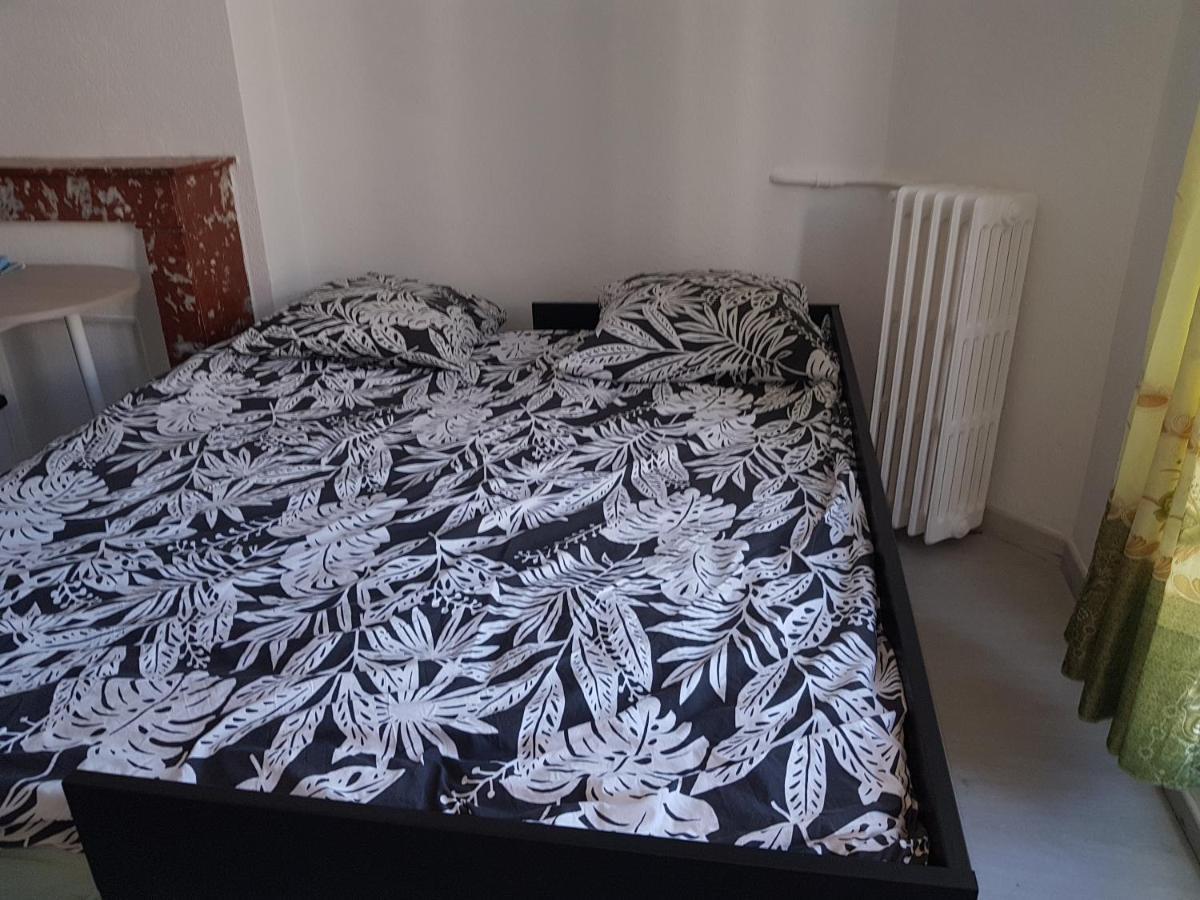 Studio With Sea View For 2 People Тулон Екстер'єр фото