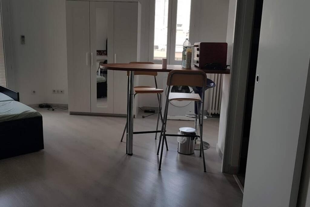 Studio With Sea View For 2 People Тулон Екстер'єр фото