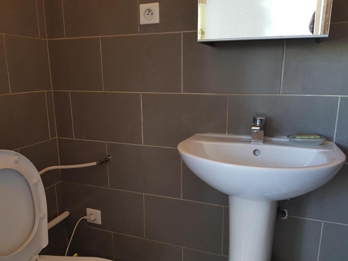 Studio With Sea View For 2 People Тулон Екстер'єр фото